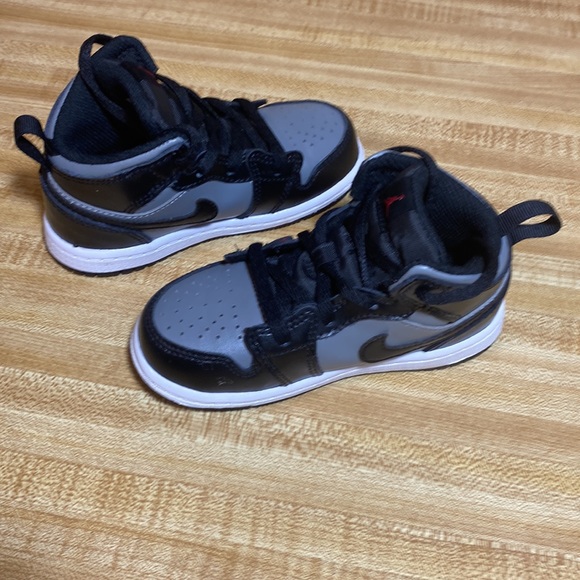 Jordan 1 Mid Shadow Red 640735-096 size 8c - Picture 5 of 7